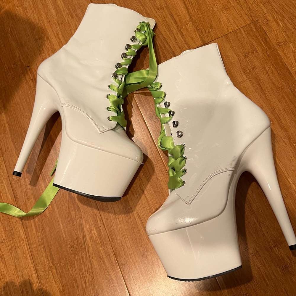 ❌SOLD❌ on merc.  White Pleaser boots